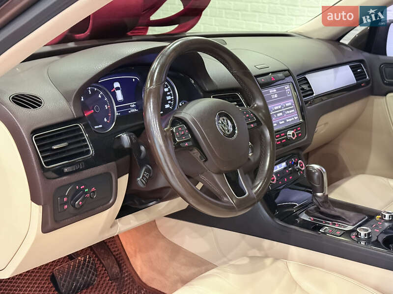 Внедорожник / Кроссовер Volkswagen Touareg 2014 в Одессе