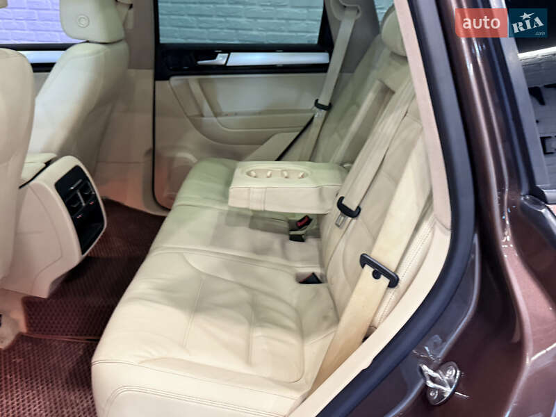 Внедорожник / Кроссовер Volkswagen Touareg 2014 в Одессе