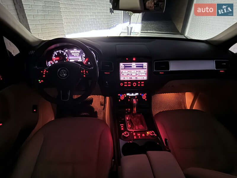 Внедорожник / Кроссовер Volkswagen Touareg 2014 в Одессе