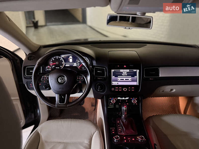 Внедорожник / Кроссовер Volkswagen Touareg 2014 в Одессе