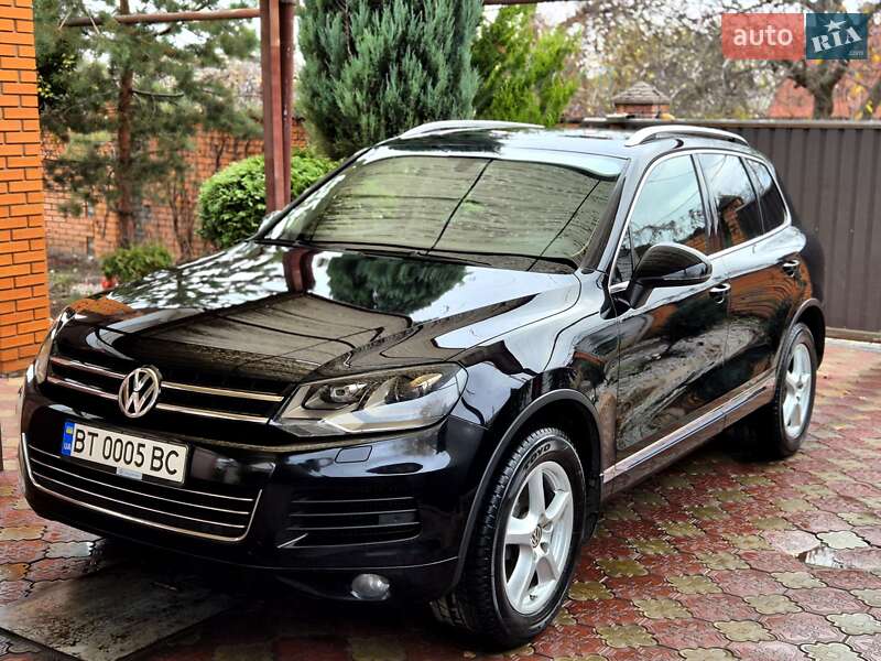Внедорожник / Кроссовер Volkswagen Touareg 2012 в Запорожье