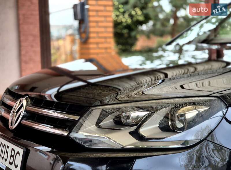 Внедорожник / Кроссовер Volkswagen Touareg 2012 в Запорожье