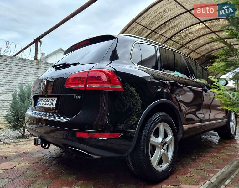 Внедорожник / Кроссовер Volkswagen Touareg 2012 в Запорожье