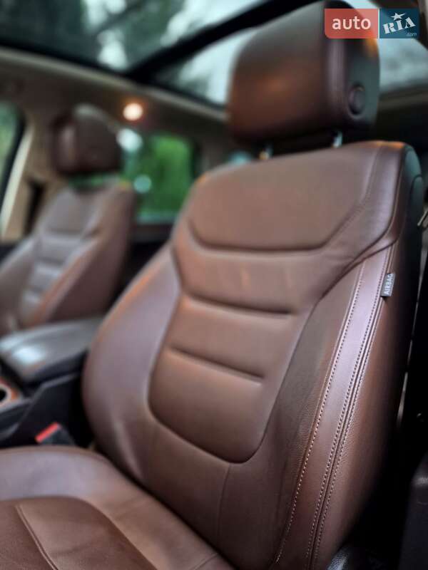 Внедорожник / Кроссовер Volkswagen Touareg 2012 в Запорожье