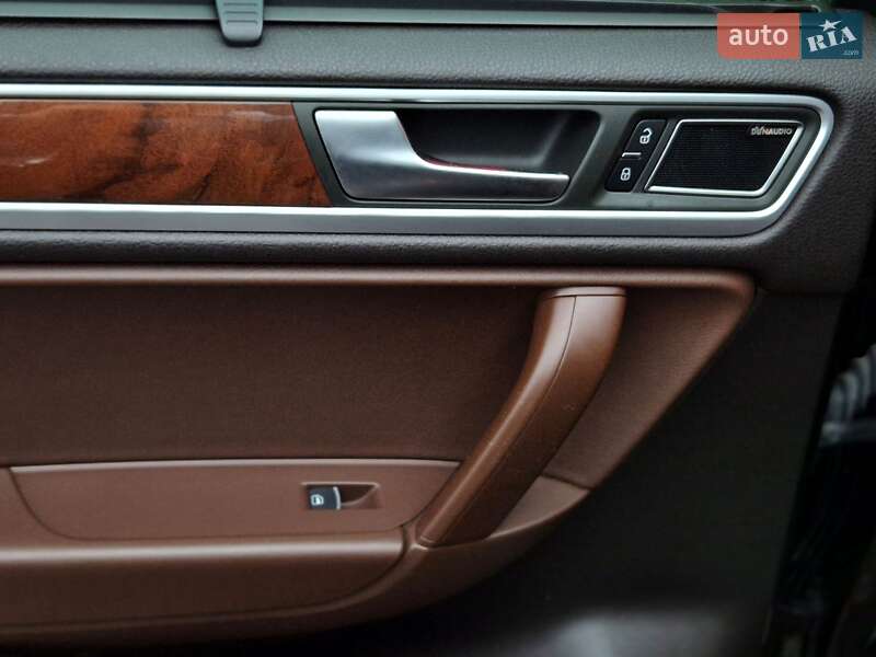 Внедорожник / Кроссовер Volkswagen Touareg 2012 в Запорожье