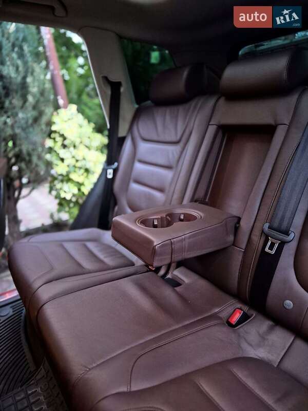 Внедорожник / Кроссовер Volkswagen Touareg 2012 в Запорожье