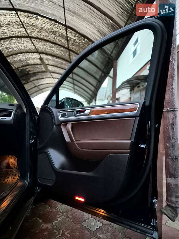 Внедорожник / Кроссовер Volkswagen Touareg 2012 в Запорожье