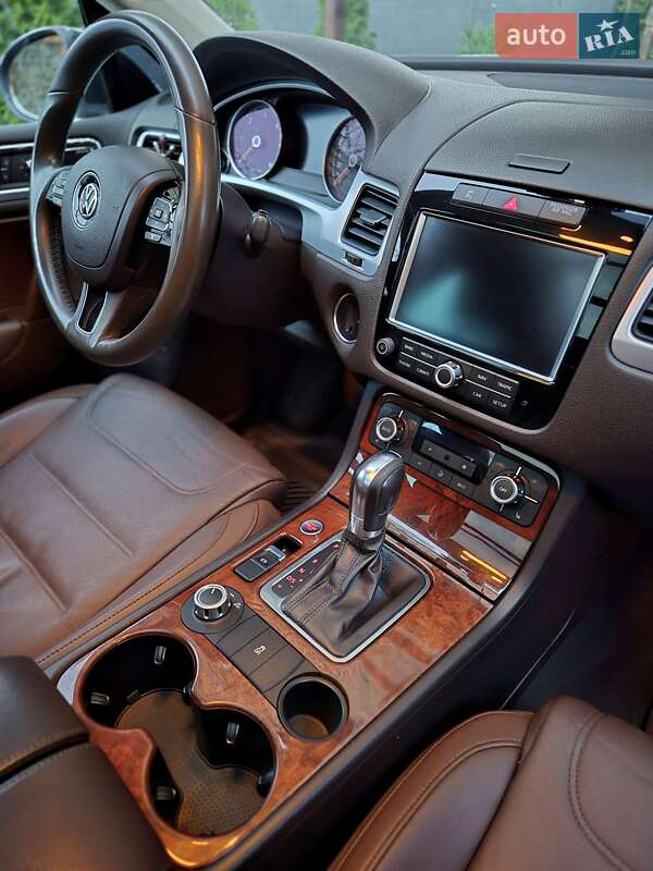 Внедорожник / Кроссовер Volkswagen Touareg 2012 в Запорожье