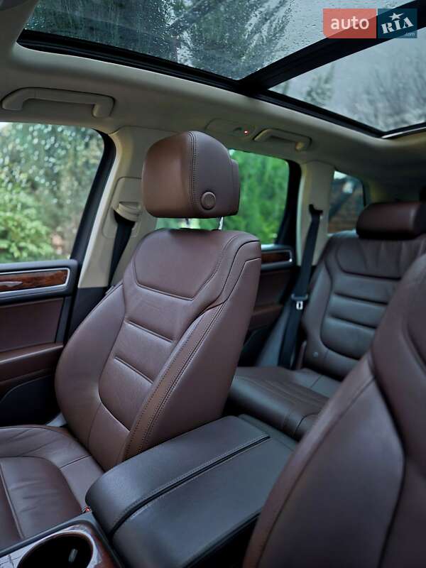 Внедорожник / Кроссовер Volkswagen Touareg 2012 в Запорожье