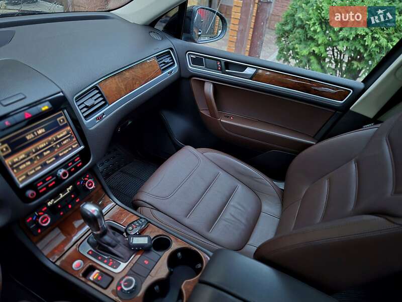 Внедорожник / Кроссовер Volkswagen Touareg 2012 в Запорожье