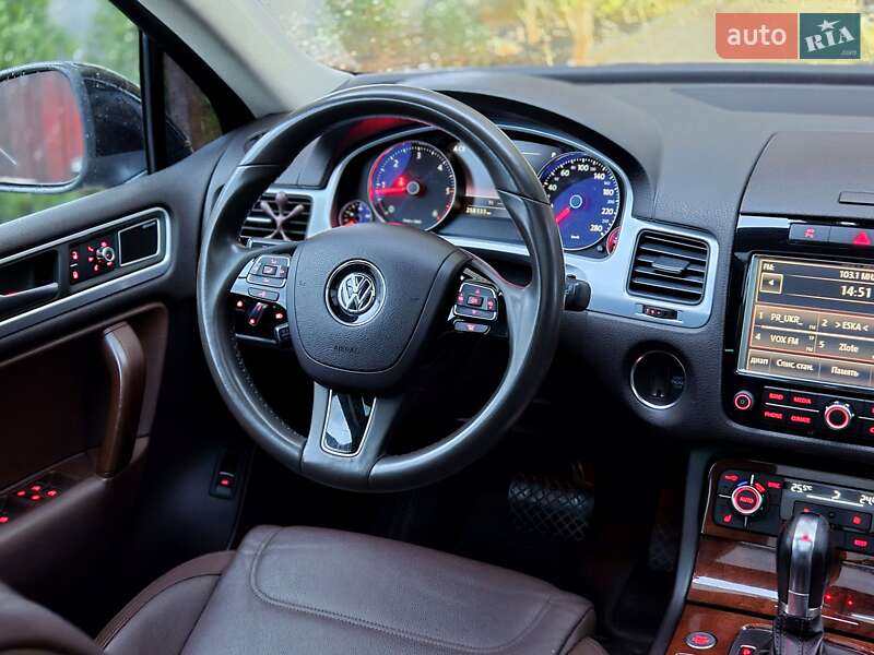 Внедорожник / Кроссовер Volkswagen Touareg 2012 в Запорожье