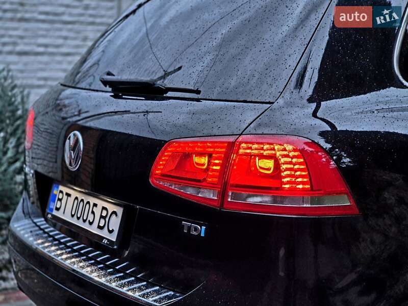 Внедорожник / Кроссовер Volkswagen Touareg 2012 в Запорожье