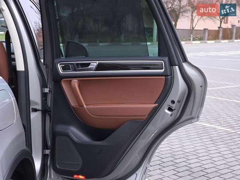 Внедорожник / Кроссовер Volkswagen Touareg 2016 в Коломые