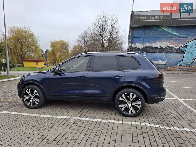 Внедорожник / Кроссовер Volkswagen Touareg 2014 в Луцке