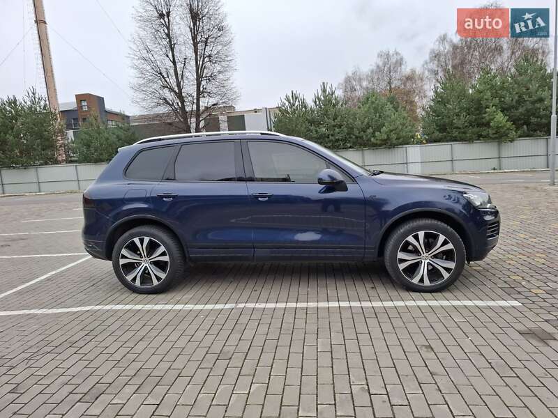 Внедорожник / Кроссовер Volkswagen Touareg 2014 в Луцке