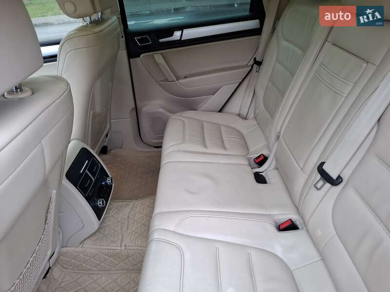 Внедорожник / Кроссовер Volkswagen Touareg 2014 в Луцке