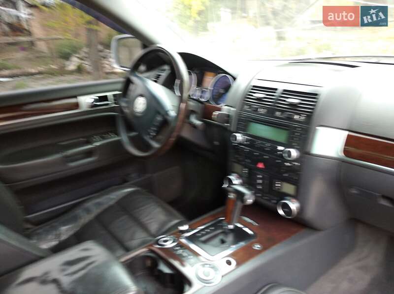 Внедорожник / Кроссовер Volkswagen Touareg 2005 в Ромнах