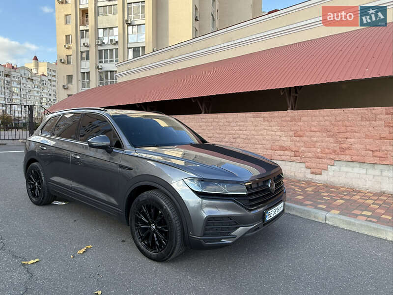 Внедорожник / Кроссовер Volkswagen Touareg 2018 в Одессе