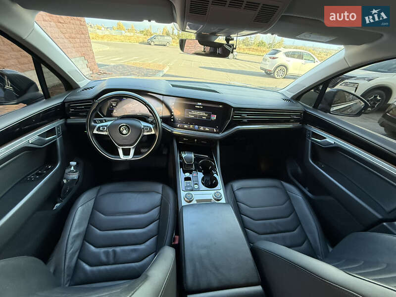 Внедорожник / Кроссовер Volkswagen Touareg 2018 в Одессе