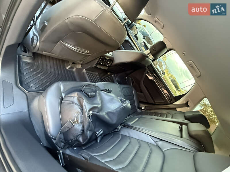 Внедорожник / Кроссовер Volkswagen Touareg 2018 в Одессе