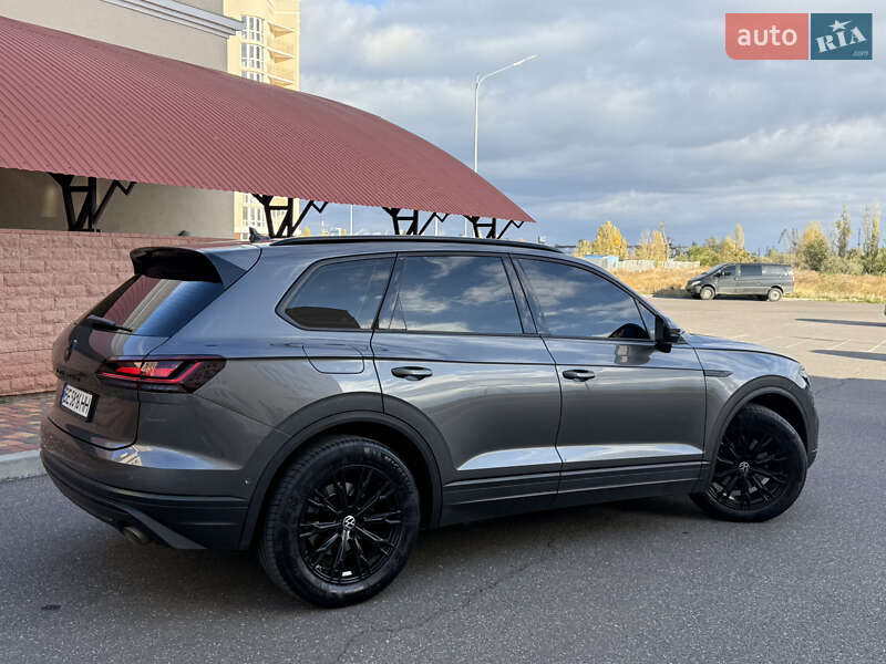 Внедорожник / Кроссовер Volkswagen Touareg 2018 в Одессе
