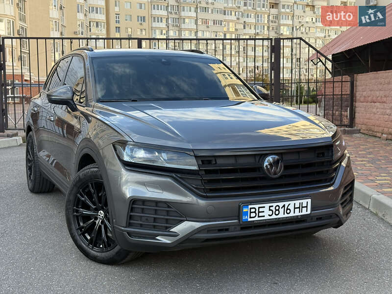 Внедорожник / Кроссовер Volkswagen Touareg 2018 в Одессе