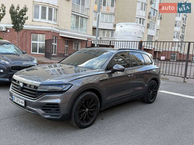 Внедорожник / Кроссовер Volkswagen Touareg 2018 в Одессе
