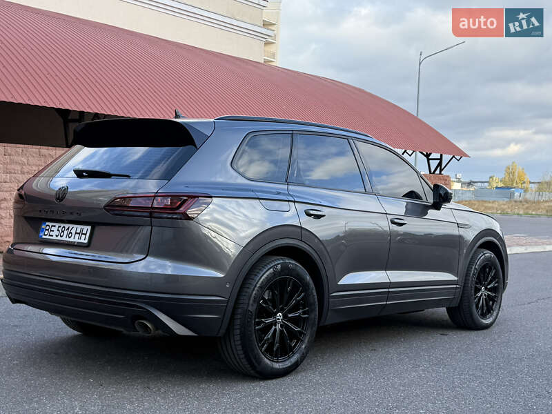 Внедорожник / Кроссовер Volkswagen Touareg 2018 в Одессе