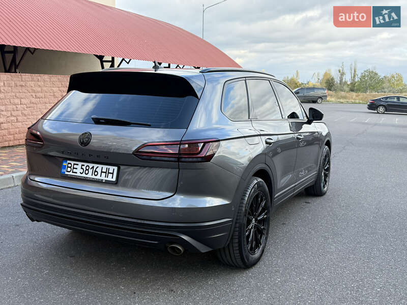 Внедорожник / Кроссовер Volkswagen Touareg 2018 в Одессе