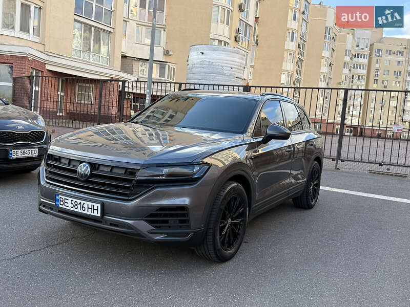 Внедорожник / Кроссовер Volkswagen Touareg 2018 в Одессе