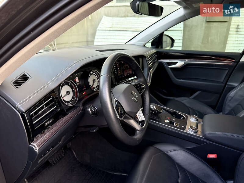 Внедорожник / Кроссовер Volkswagen Touareg 2020 в Киеве