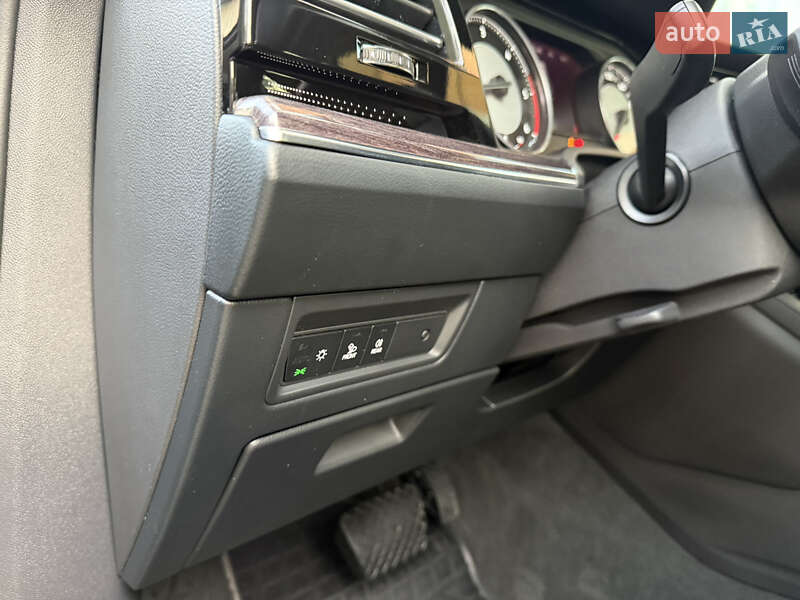 Внедорожник / Кроссовер Volkswagen Touareg 2020 в Киеве