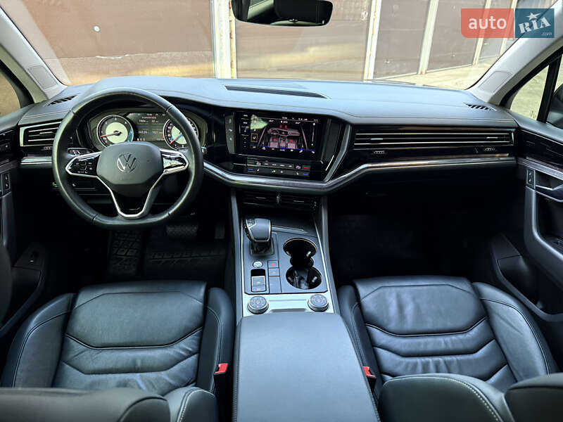 Внедорожник / Кроссовер Volkswagen Touareg 2020 в Киеве
