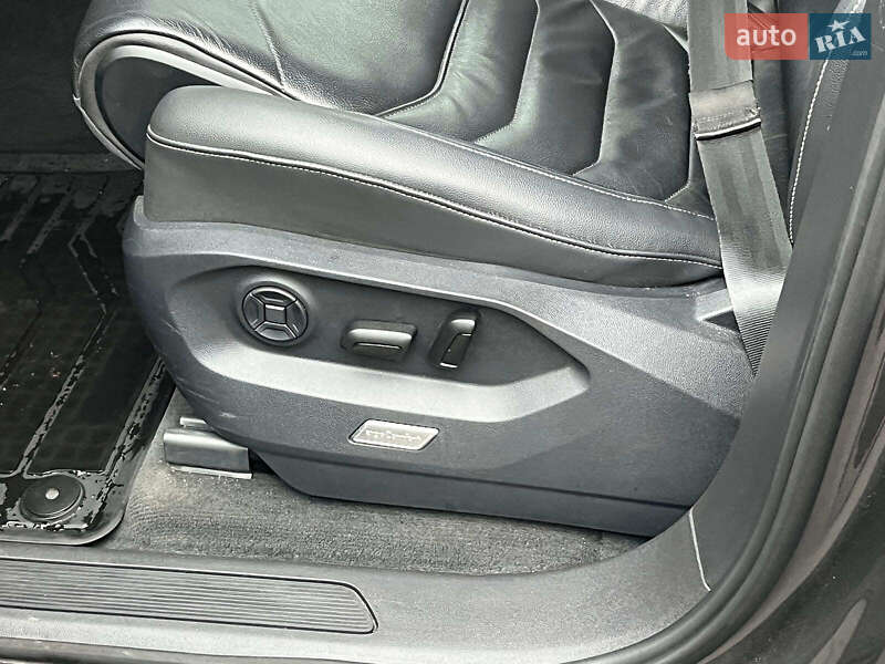 Внедорожник / Кроссовер Volkswagen Touareg 2019 в Киеве