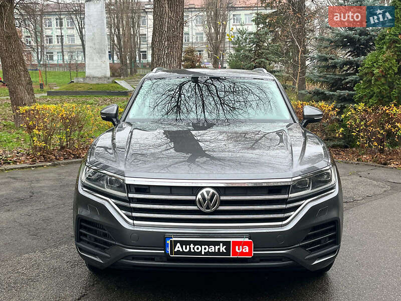 Внедорожник / Кроссовер Volkswagen Touareg 2019 в Киеве
