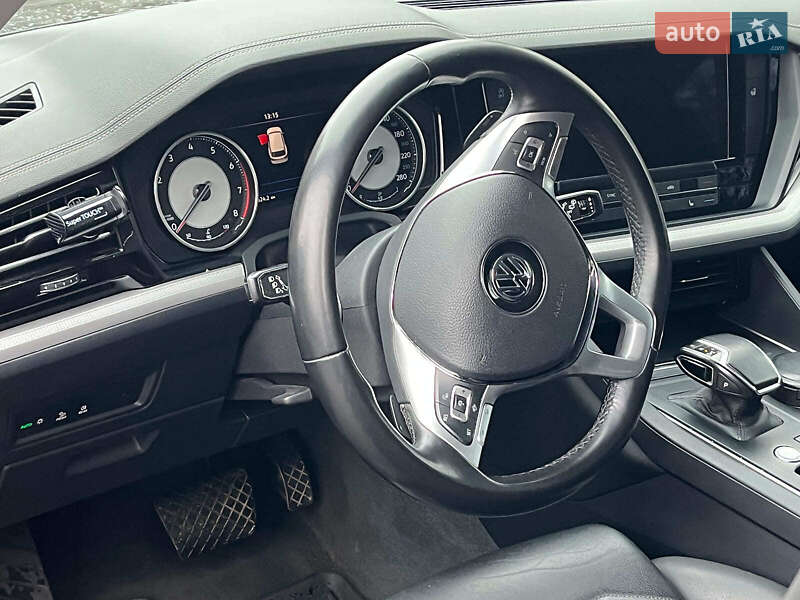 Внедорожник / Кроссовер Volkswagen Touareg 2019 в Киеве