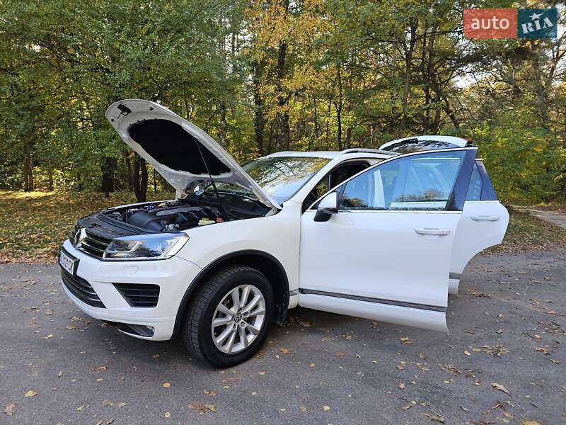 Внедорожник / Кроссовер Volkswagen Touareg 2013 в Броварах