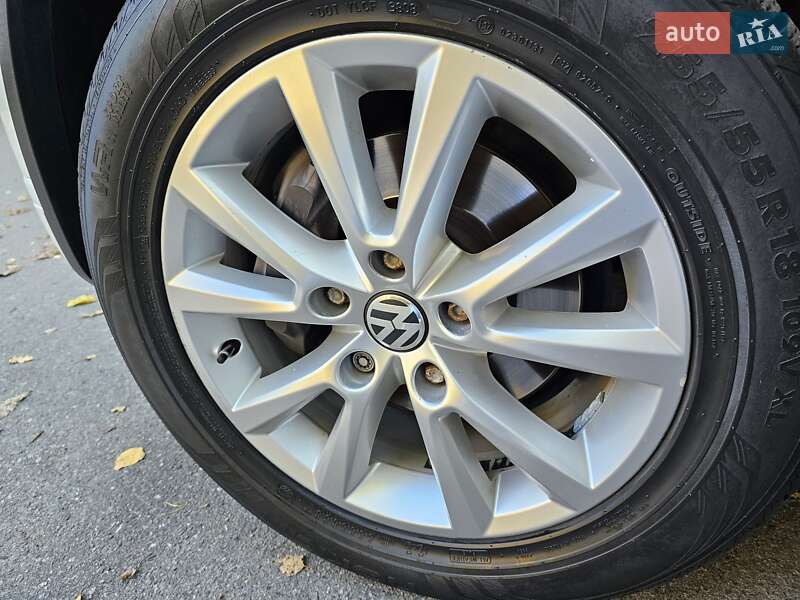 Внедорожник / Кроссовер Volkswagen Touareg 2013 в Броварах