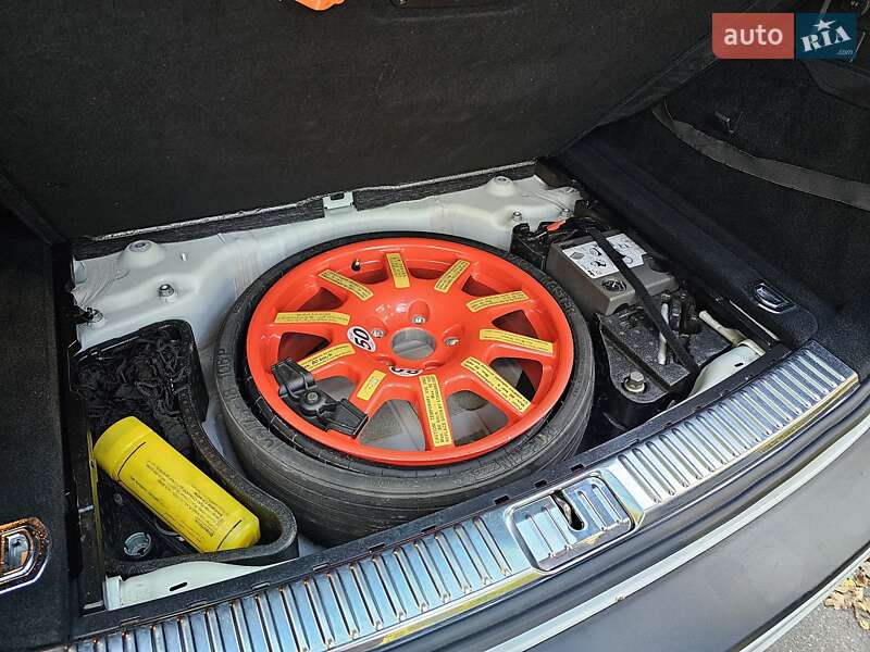 Внедорожник / Кроссовер Volkswagen Touareg 2013 в Броварах