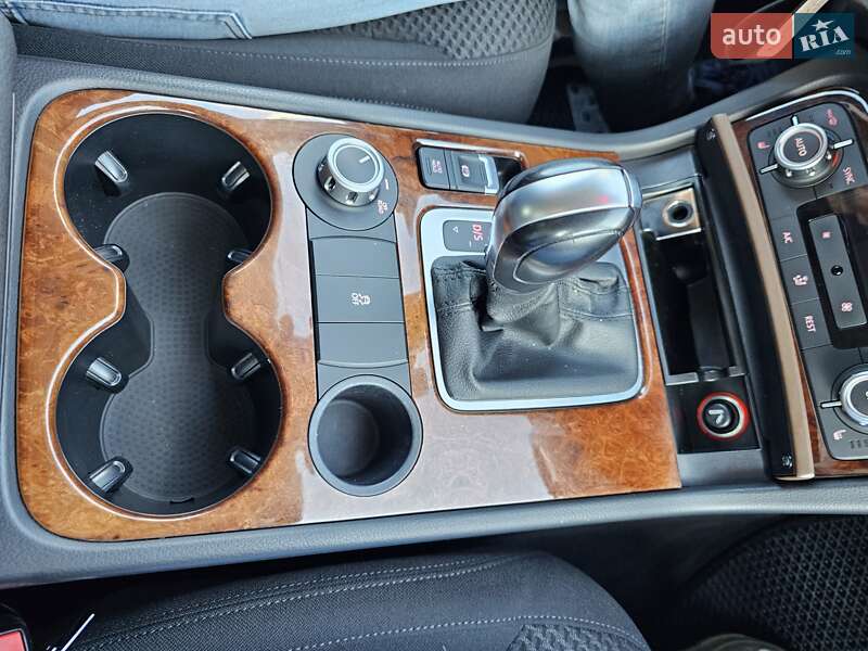 Внедорожник / Кроссовер Volkswagen Touareg 2013 в Броварах