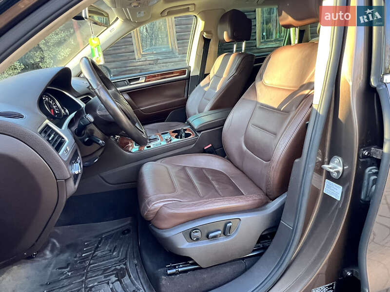 Внедорожник / Кроссовер Volkswagen Touareg 2012 в Трускавце