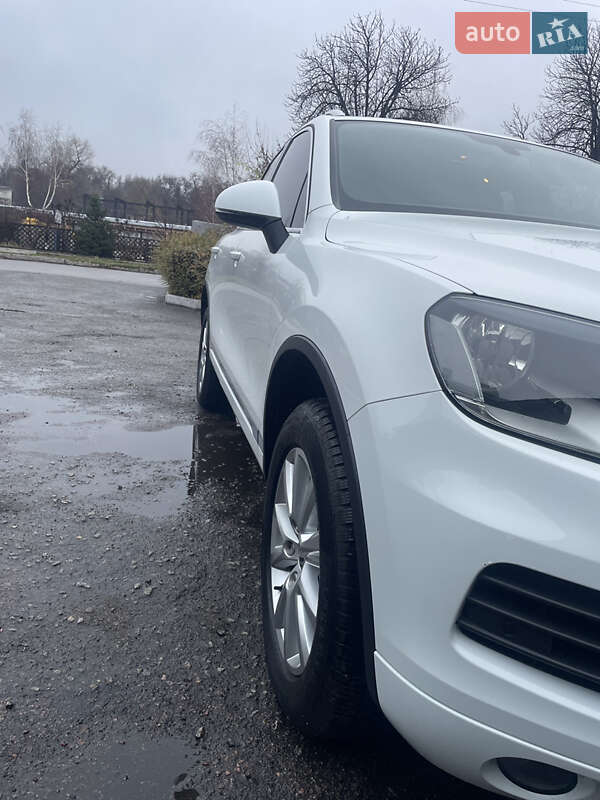 Позашляховик / Кросовер Volkswagen Touareg 2012 в Кам'янському