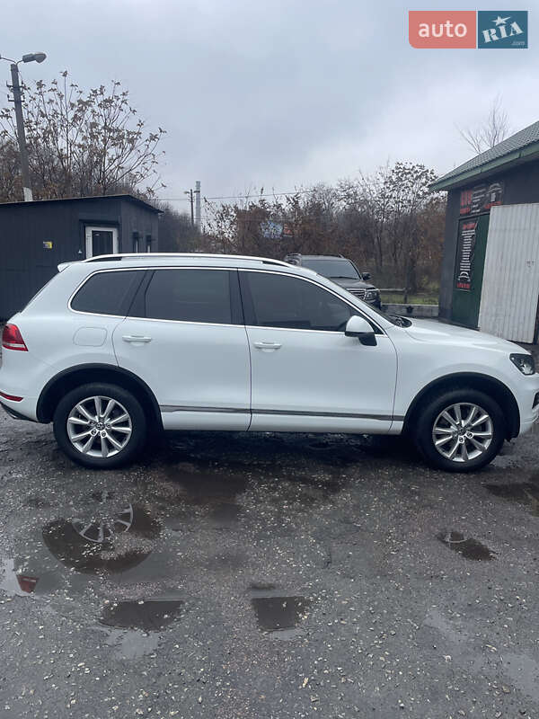 Позашляховик / Кросовер Volkswagen Touareg 2012 в Кам'янському
