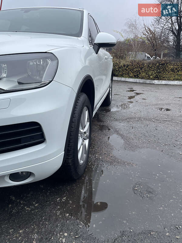 Позашляховик / Кросовер Volkswagen Touareg 2012 в Кам'янському