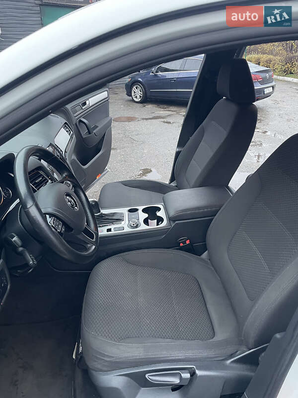 Позашляховик / Кросовер Volkswagen Touareg 2012 в Кам'янському