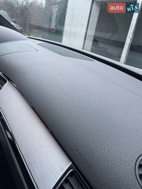 Позашляховик / Кросовер Volkswagen Touareg 2012 в Кам'янському