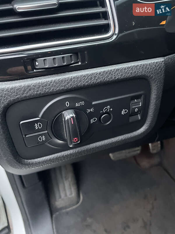 Позашляховик / Кросовер Volkswagen Touareg 2012 в Кам'янському