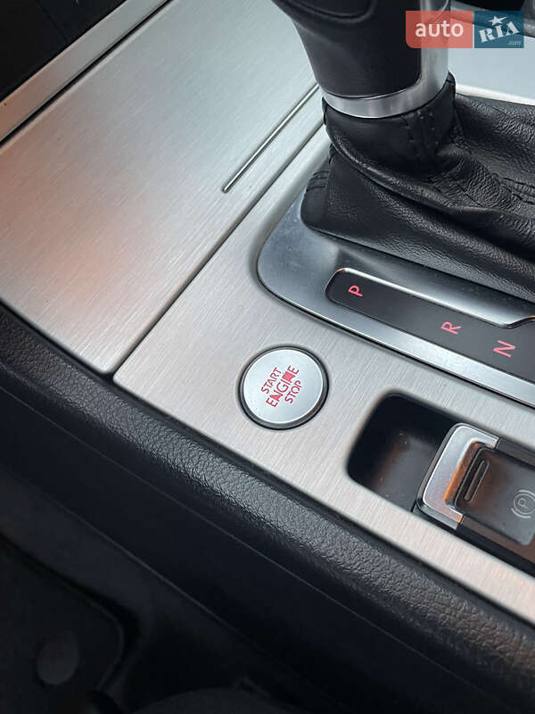 Позашляховик / Кросовер Volkswagen Touareg 2012 в Кам'янському