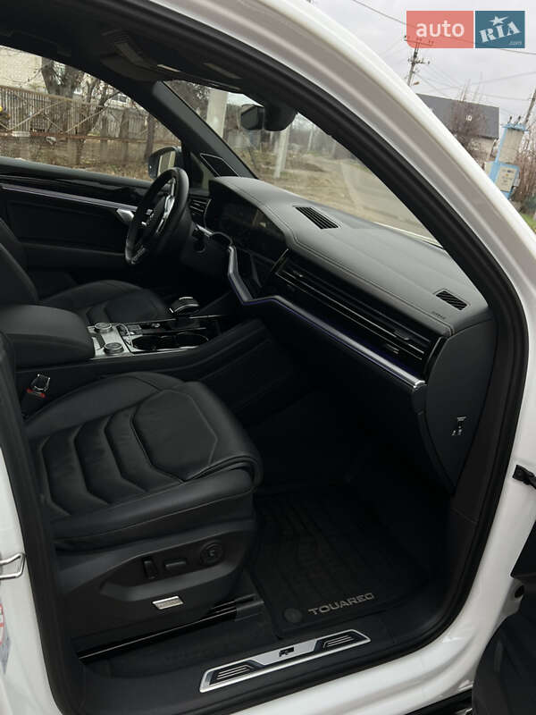 Внедорожник / Кроссовер Volkswagen Touareg 2019 в Первомайске