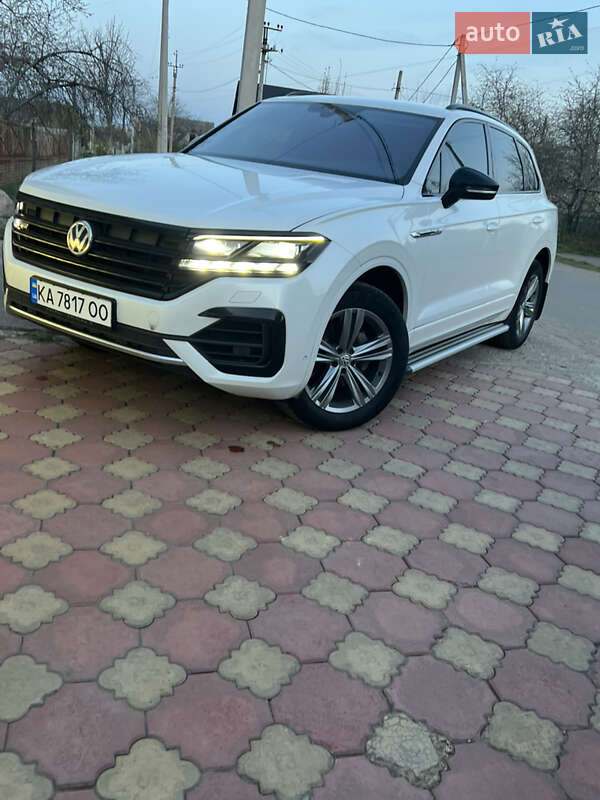 Внедорожник / Кроссовер Volkswagen Touareg 2019 в Первомайске